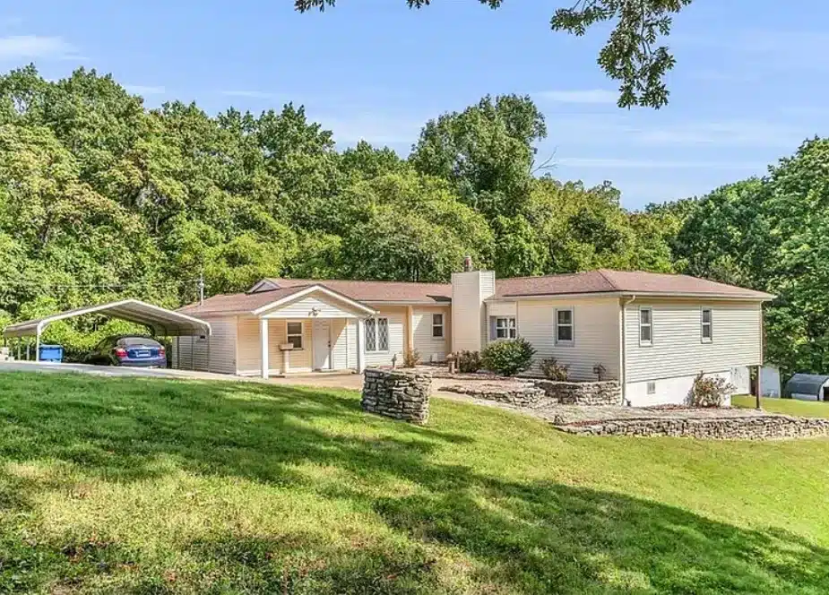 Missouri Home on Over 3 Acres of Private Land Listed for Just $175,000